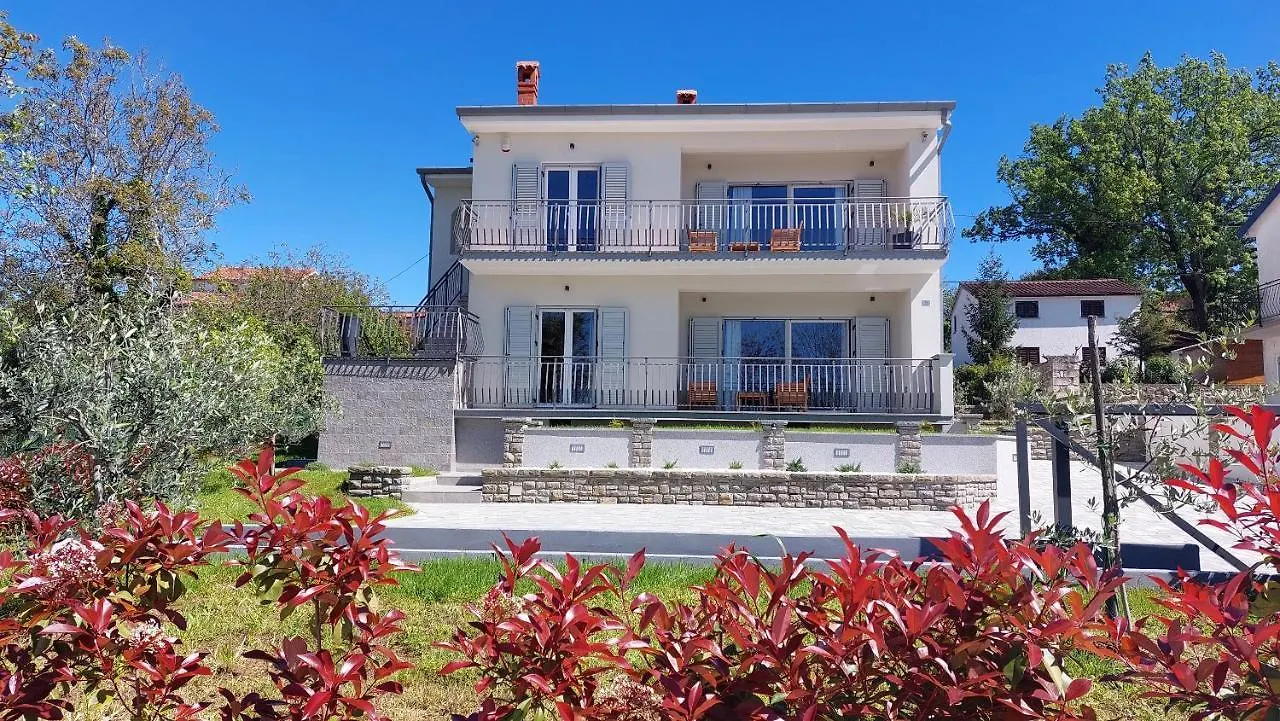 Villa Amoena With Pool And Sauna Brtonigla