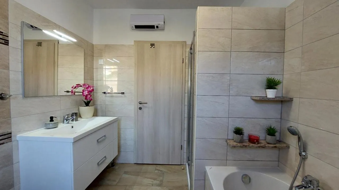 Villa Amoena With Pool And Sauna Brtonigla