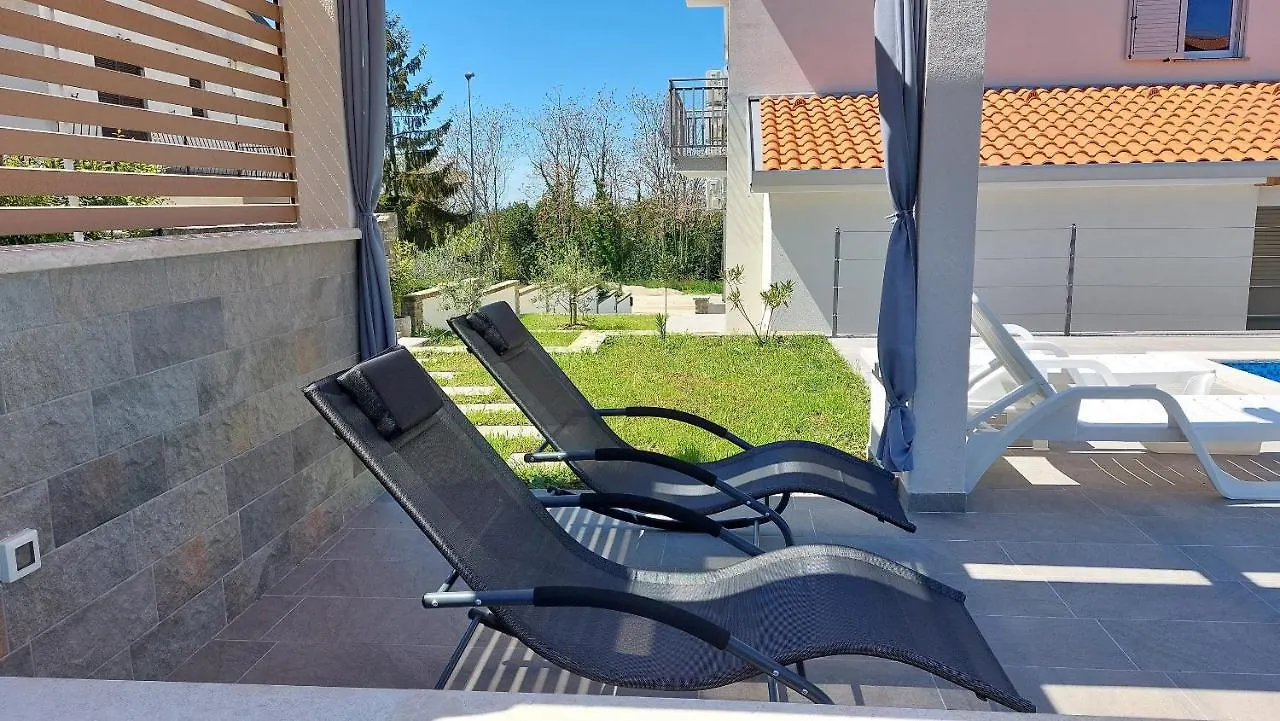 Villa Amoena With Pool And Sauna Brtonigla